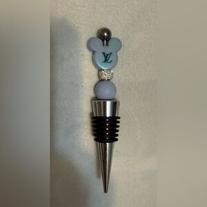Silver and Black Bottle Stopper perfect for any gift!